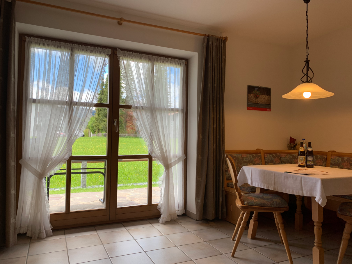 Sitzecke in der Wohnküche - Ferienwohnung Alpina 2